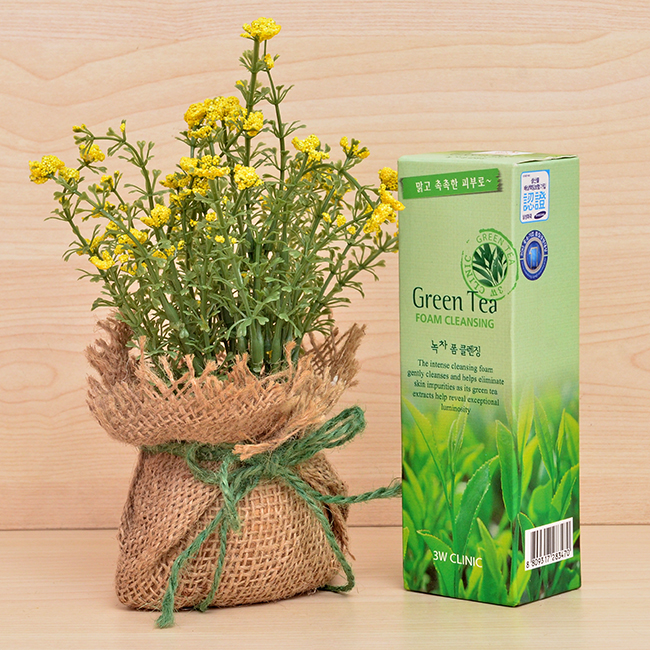 Sữa rửa mặt 3W Clinic tinh chất Gạo và Trà xanh